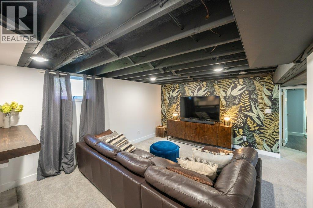 Basement family or media room with wet bar - 886 Fairview Road, Oliver, BC