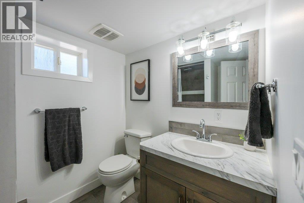 Basement 3-piece bath - 886 Fairview Road, Oliver, BC