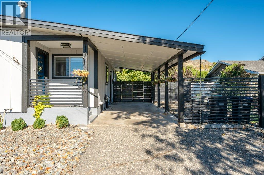 Front entry - 886 Fairview Road, Oliver, BC