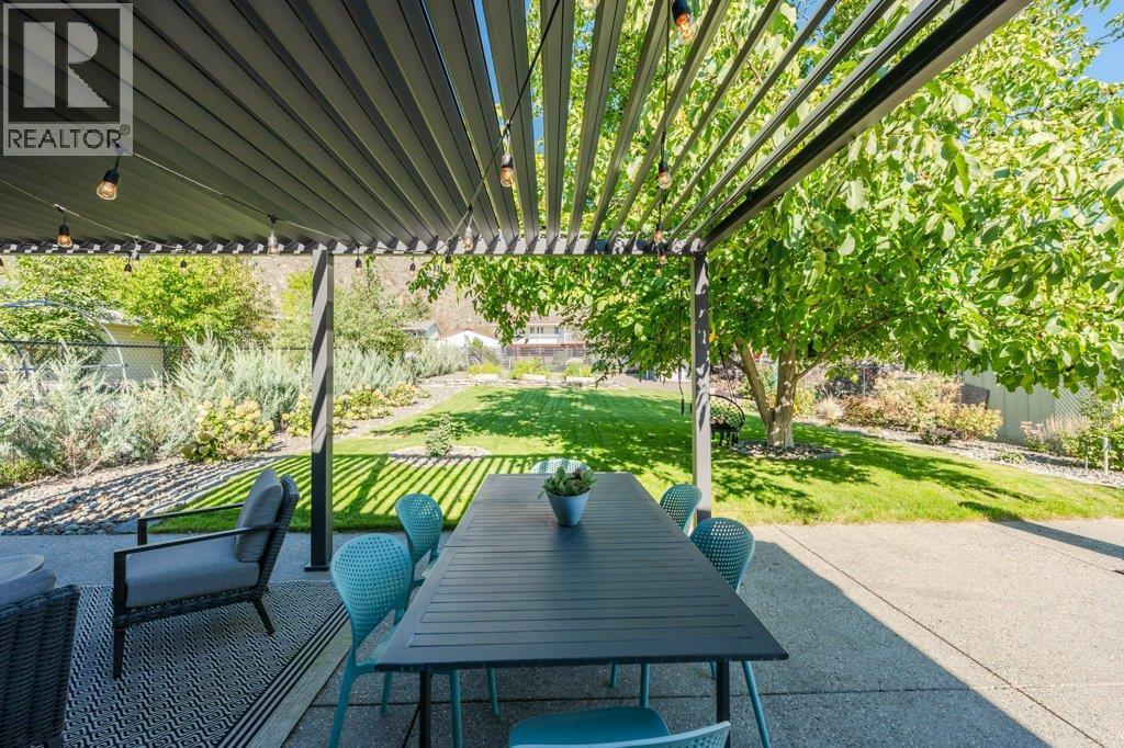 Gazebo with adjustable slats - 886 Fairview Road, Oliver, BC