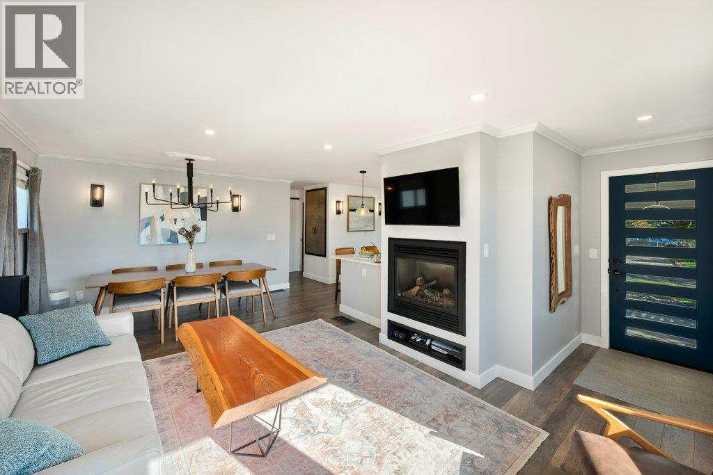 Front entry, living room with gas fireplace - 886 Fairview Road, Oliver, BC