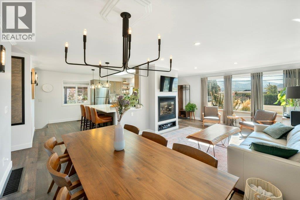 Open concept living space - 886 Fairview Road, Oliver, BC