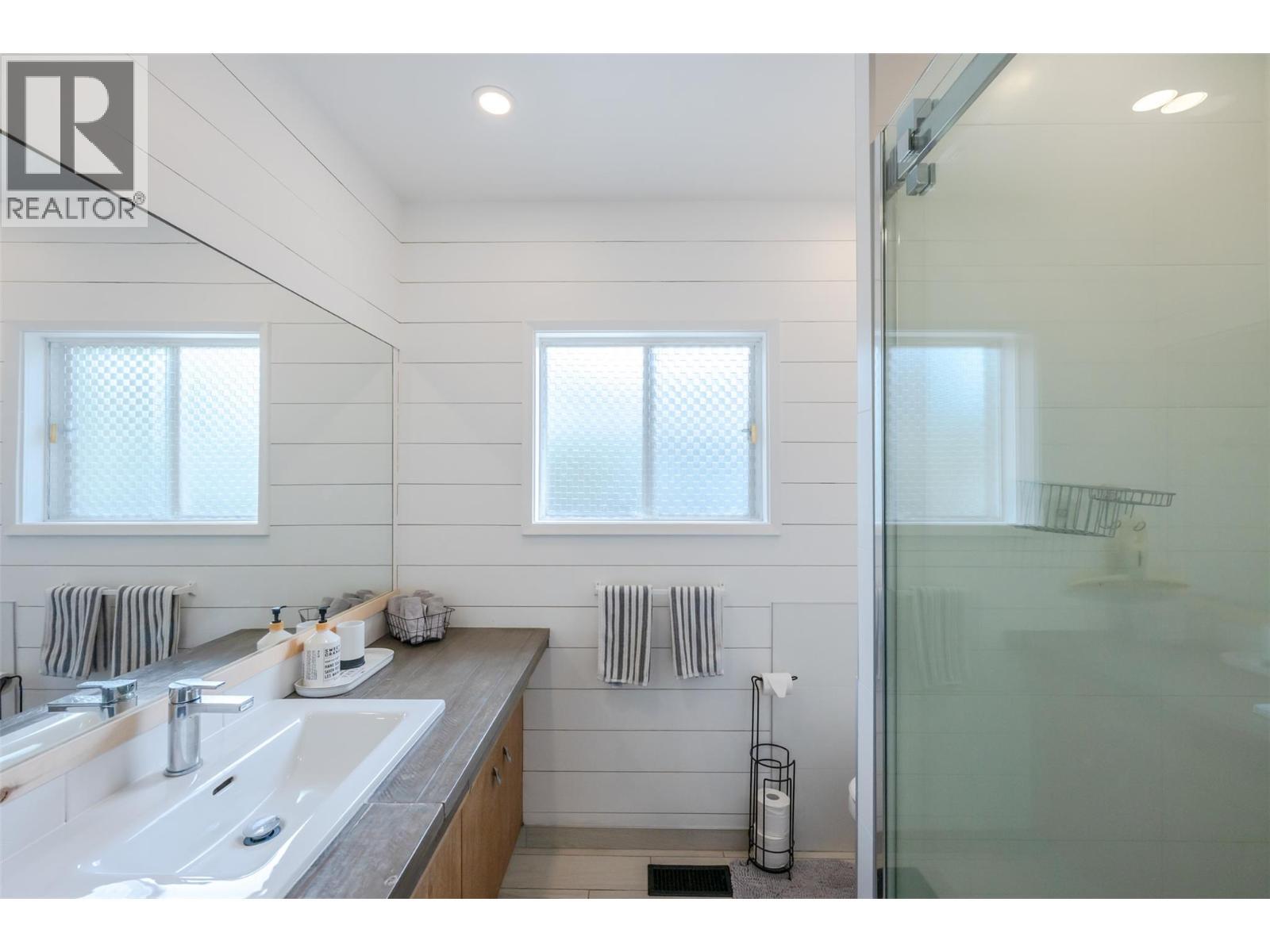 3 pce bathroom. - 637 Alexander Avenue, Penticton, BC