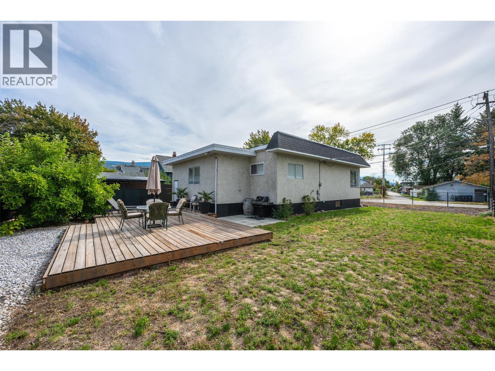 Deck/yard. - 637 Alexander Avenue, Penticton, BC