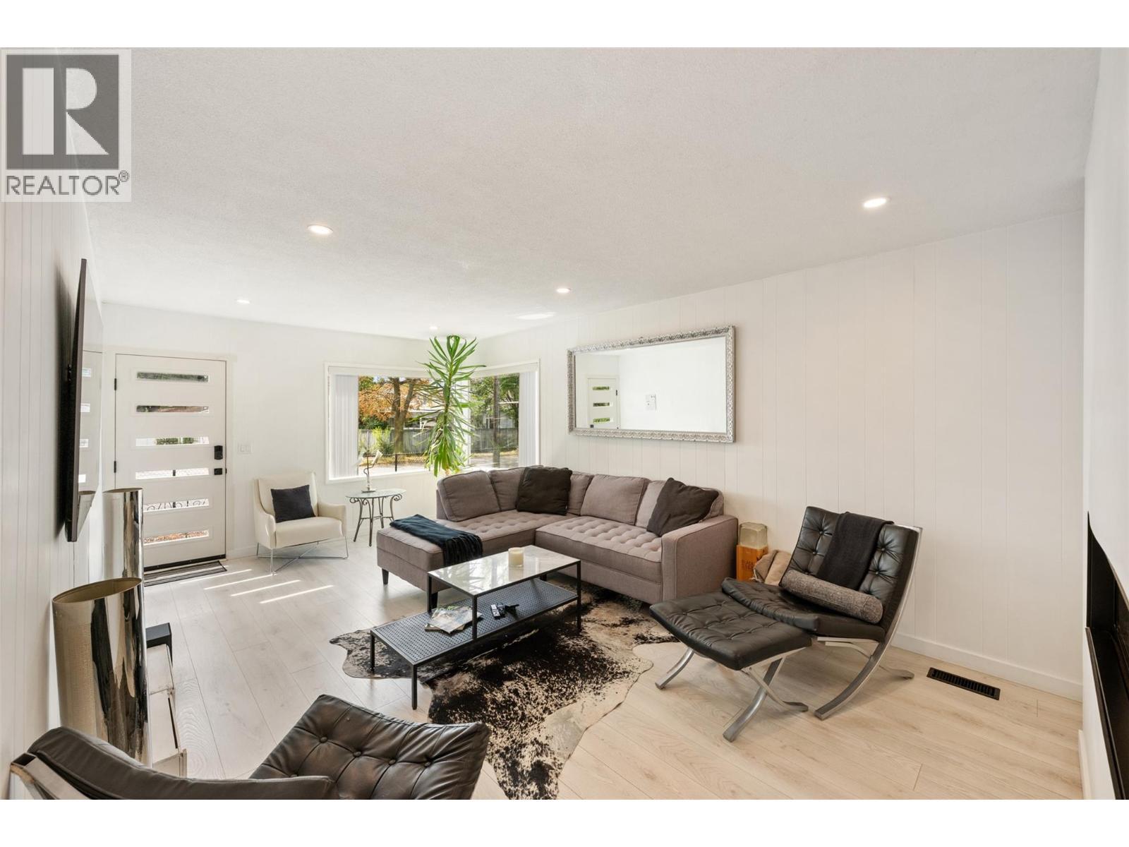Living room. - 637 Alexander Avenue, Penticton, BC
