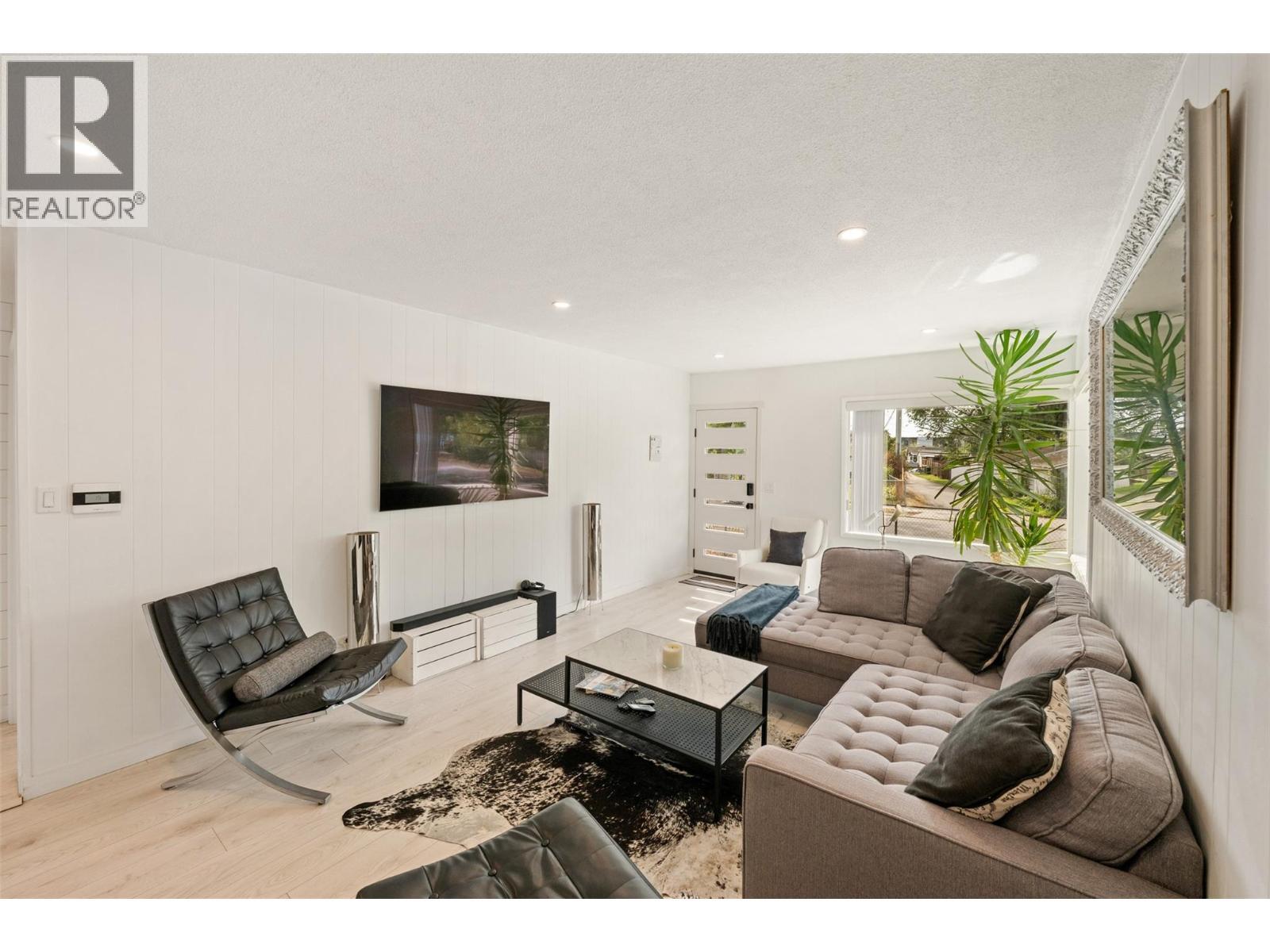 Living room. - 637 Alexander Avenue, Penticton, BC