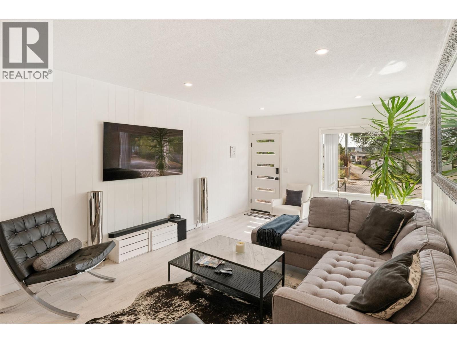 Living room. - 637 Alexander Avenue, Penticton, BC