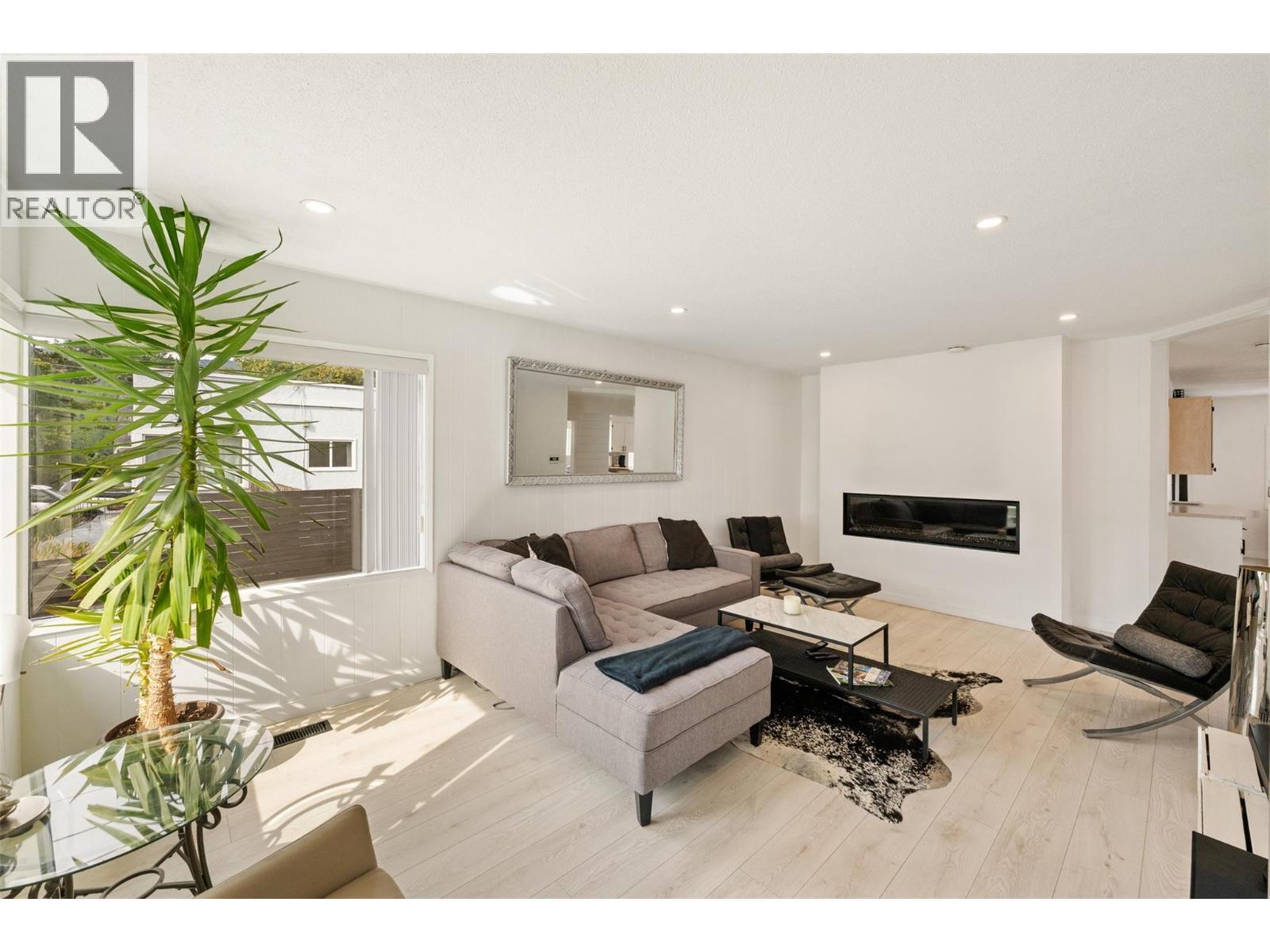 Living room. - 637 Alexander Avenue, Penticton, BC