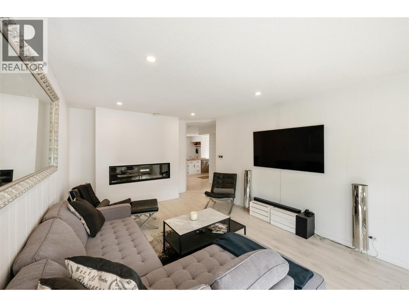 Living room. - 637 Alexander Avenue, Penticton, BC