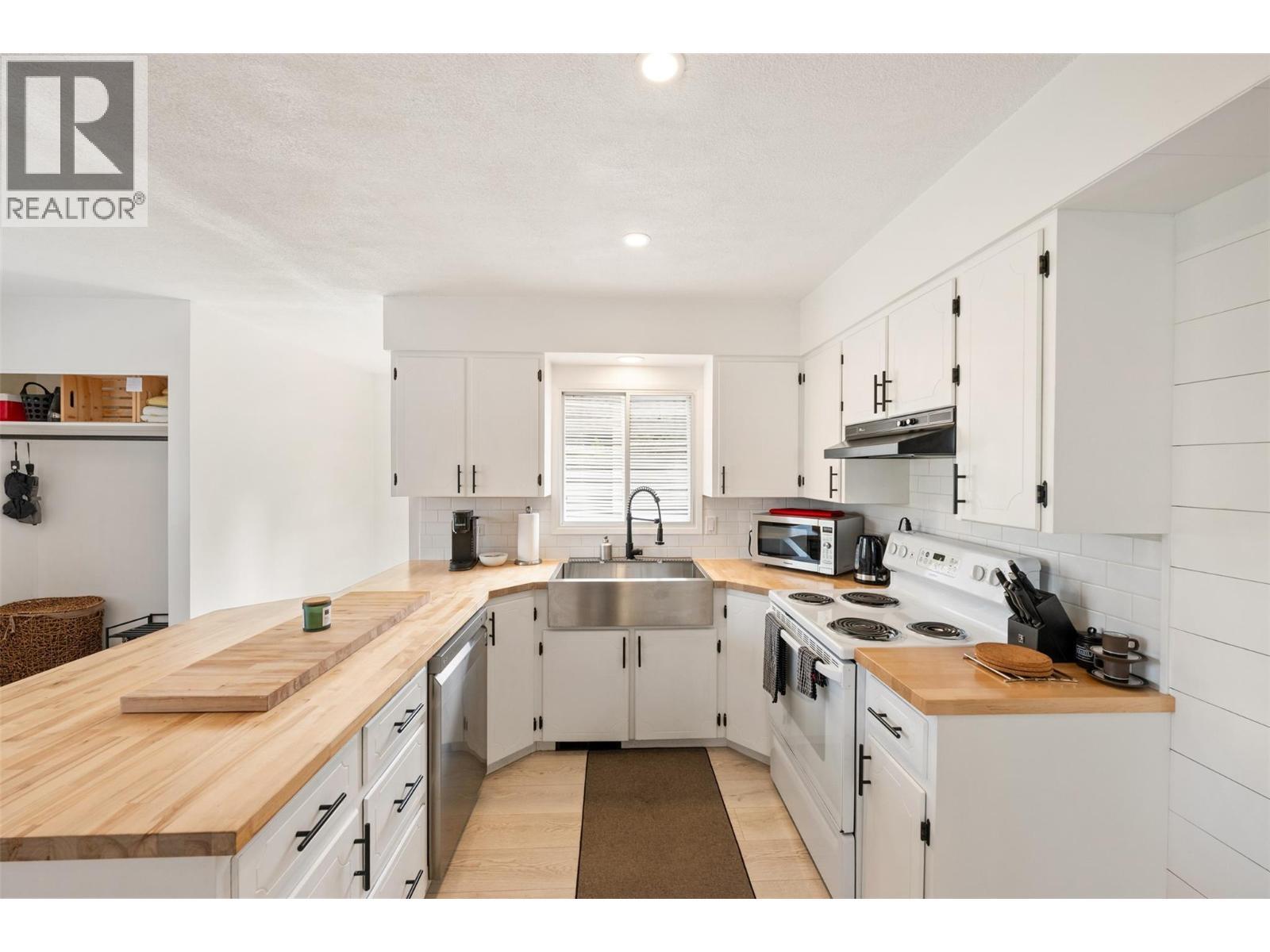Kitchen. - 637 Alexander Avenue, Penticton, BC