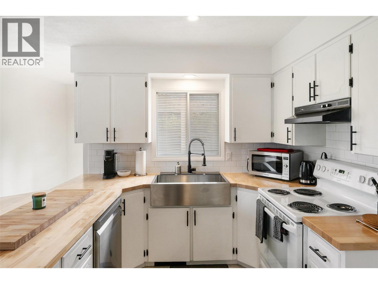 Kitchen. - 637 Alexander Avenue, Penticton, BC
