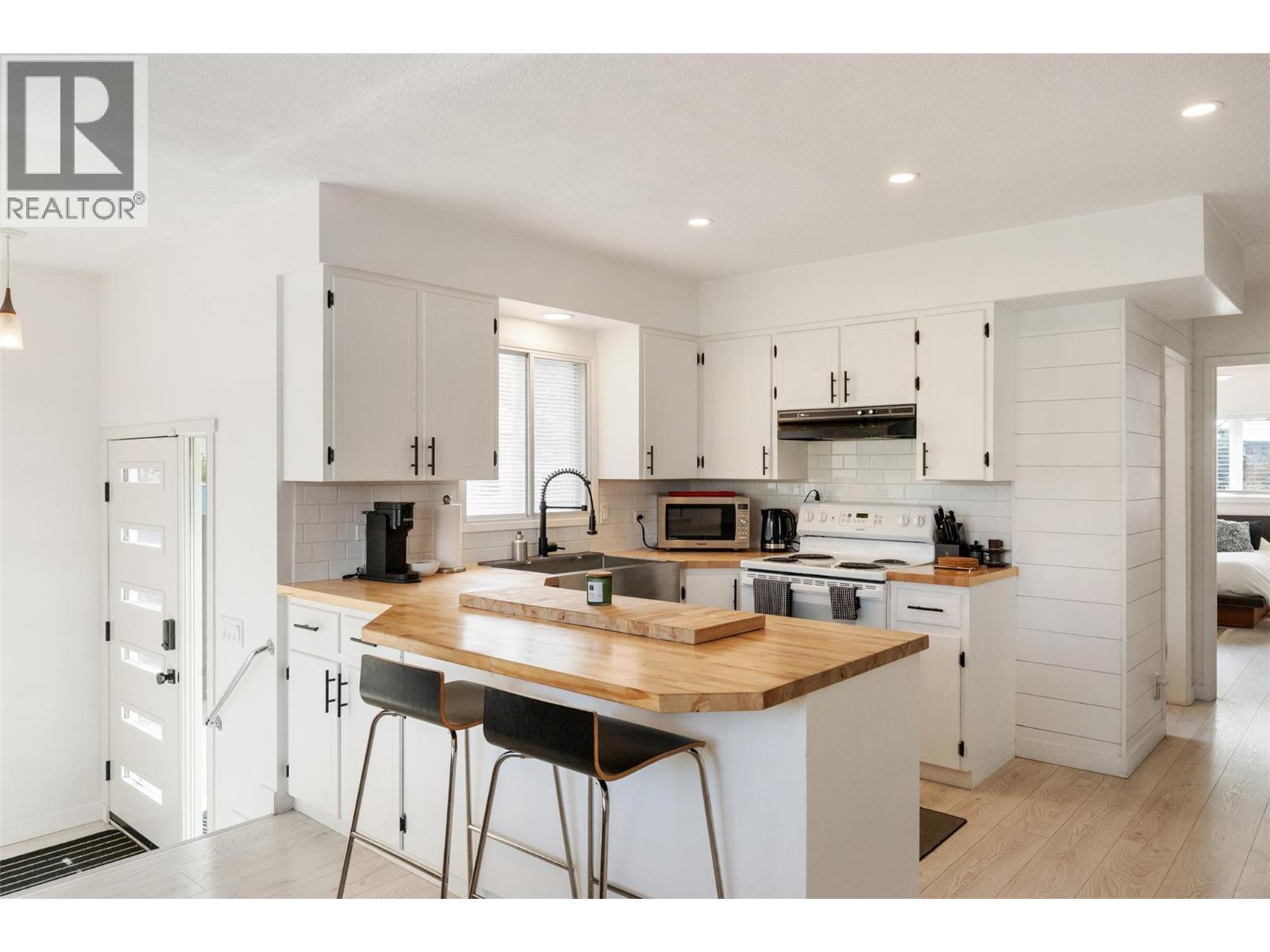 Kitchen. - 637 Alexander Avenue, Penticton, BC