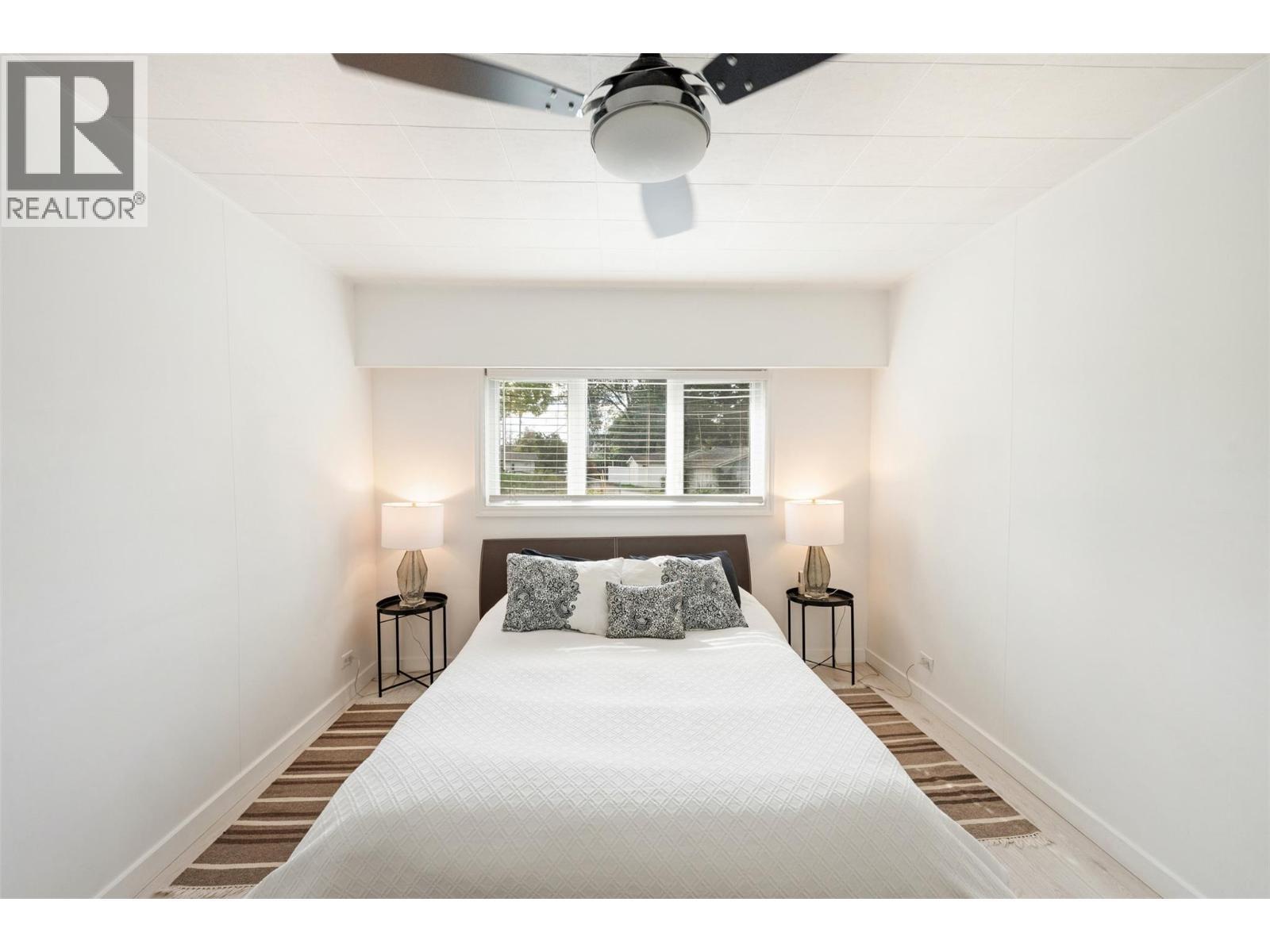 Main bedroom. - 637 Alexander Avenue, Penticton, BC