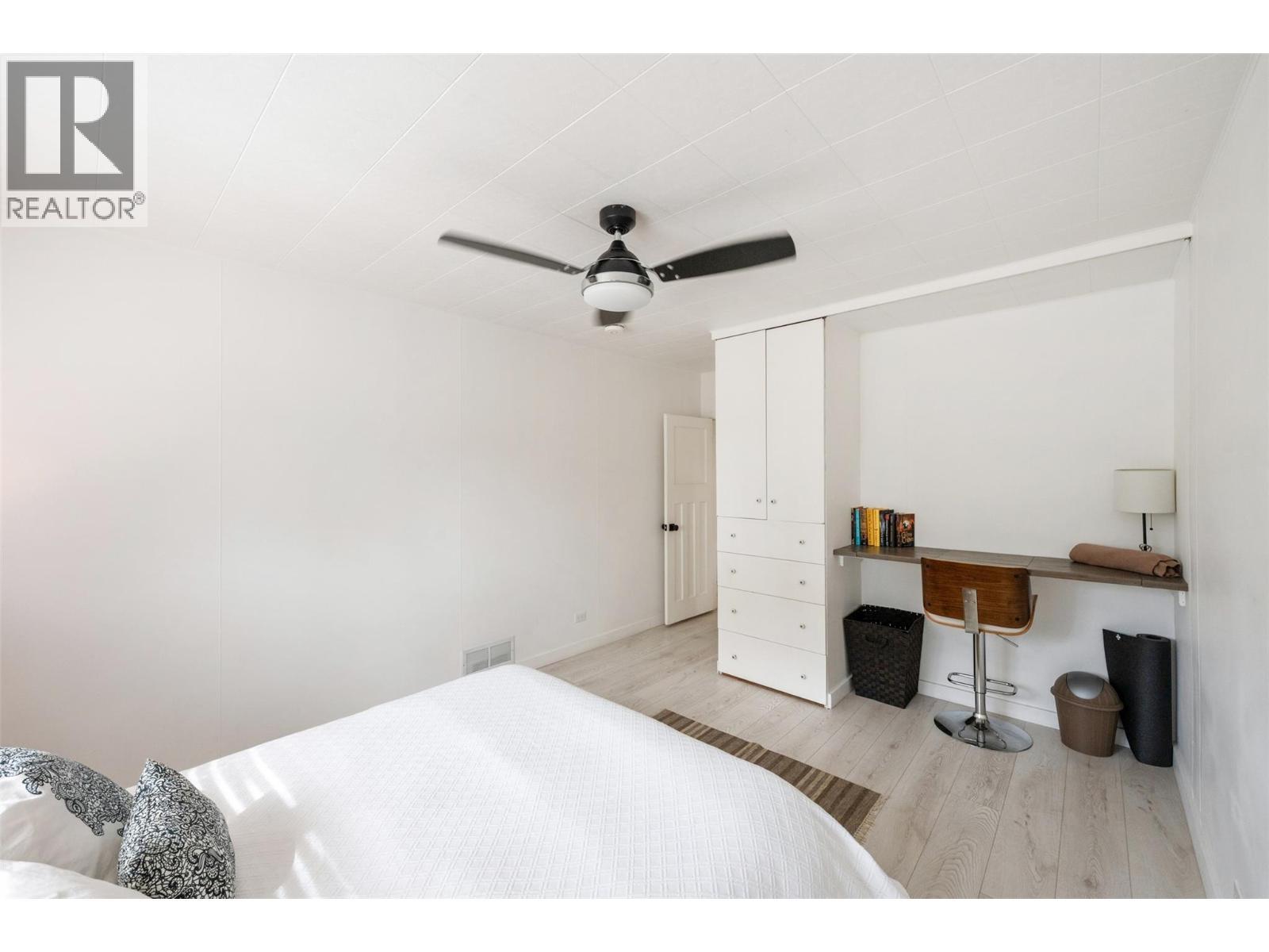 Main bedroom. - 637 Alexander Avenue, Penticton, BC
