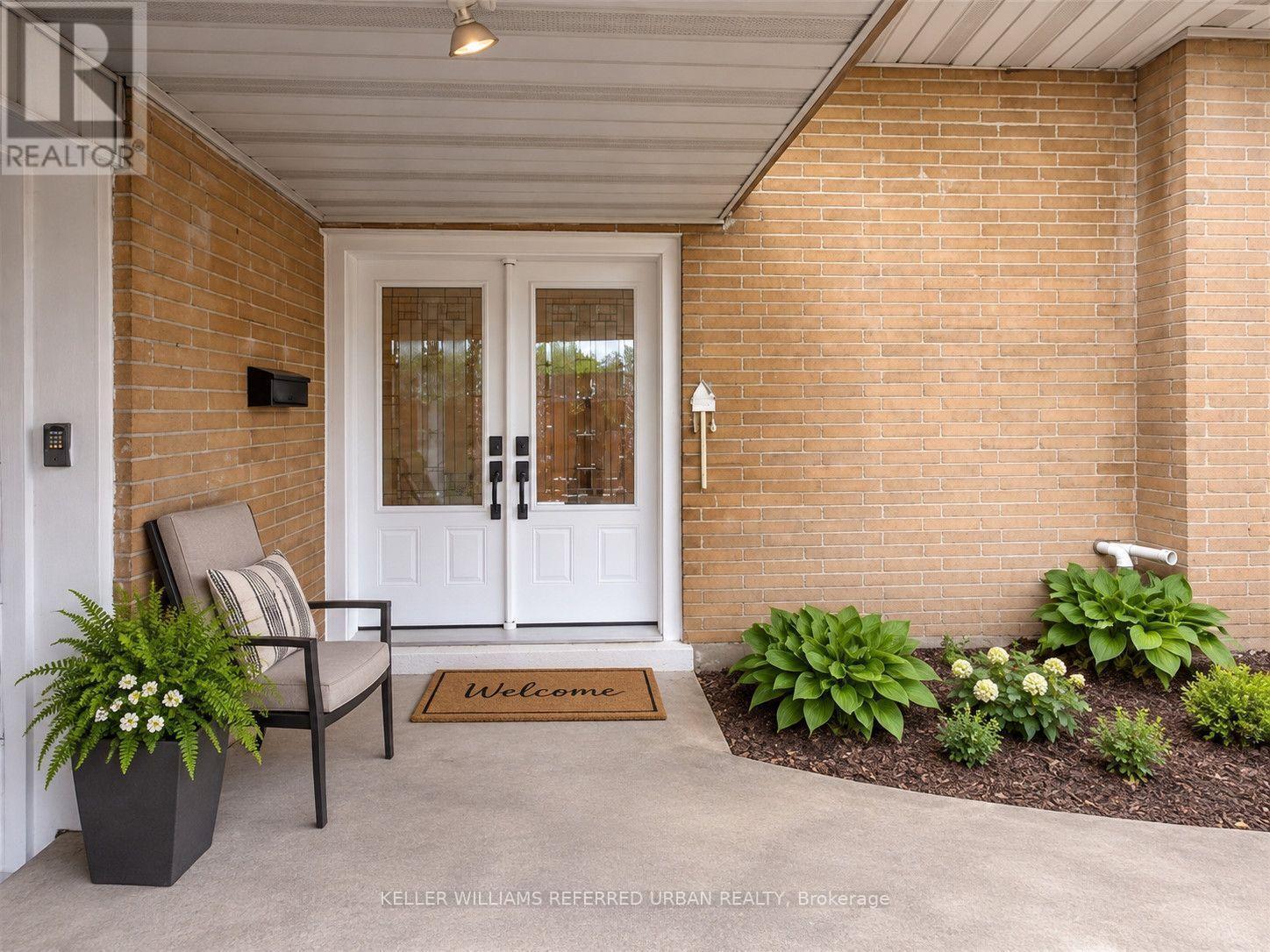 16 Carsbrooke Road, Toronto, ON