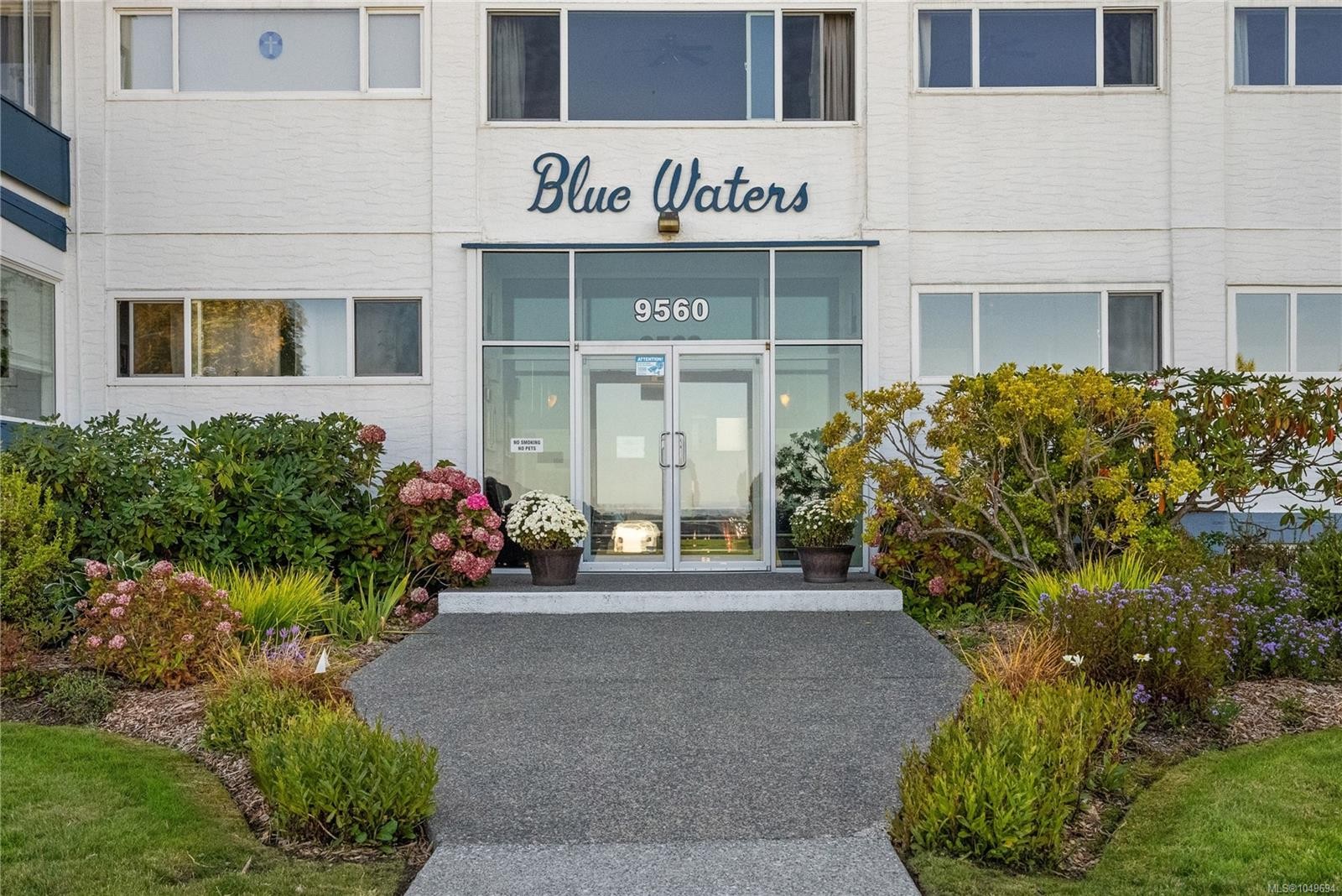 #315-9560 Fifth St, Sidney, BC