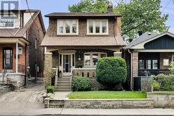 25 OAK PARK AVENUE Toronto, ON M4C 4L8