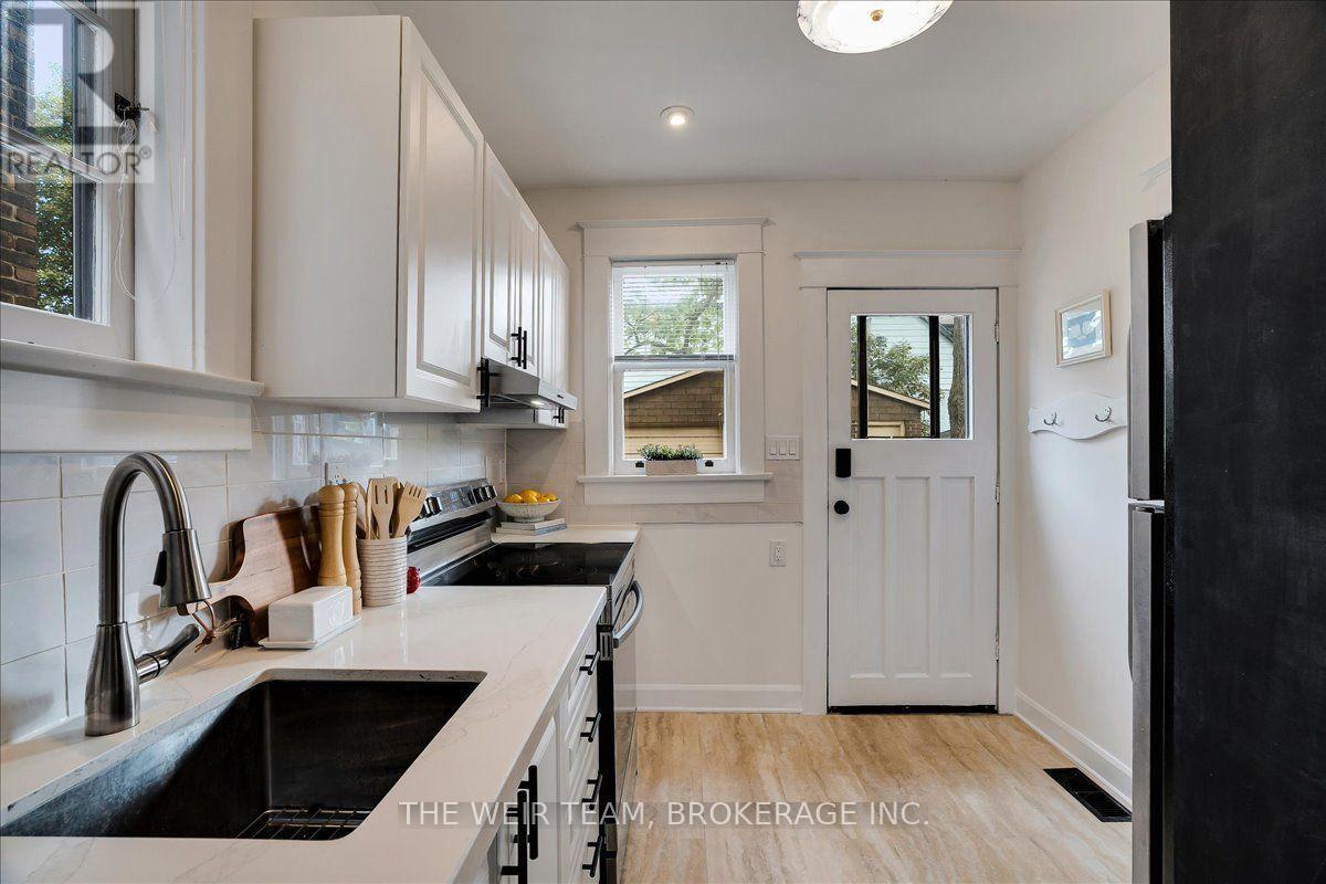 25 Oak Park Avenue, Toronto, ON