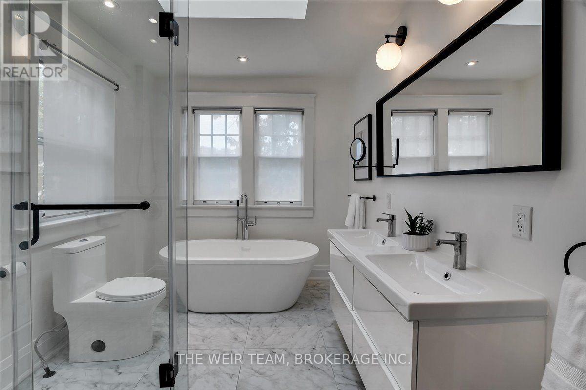 25 Oak Park Avenue, Toronto, ON