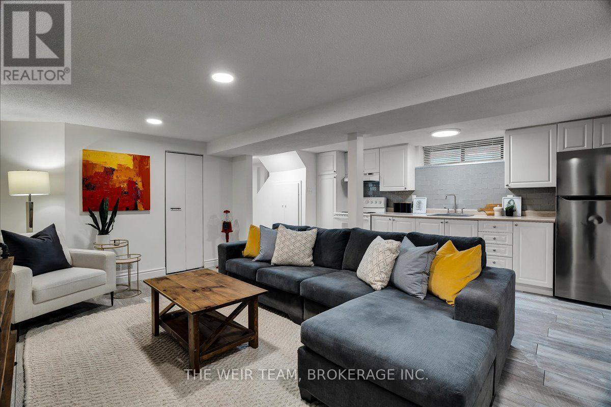 25 Oak Park Avenue, Toronto, ON