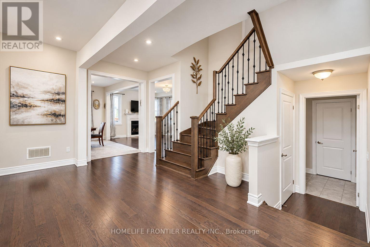 135 Ross Vennare Crescent, Vaughan, ON
