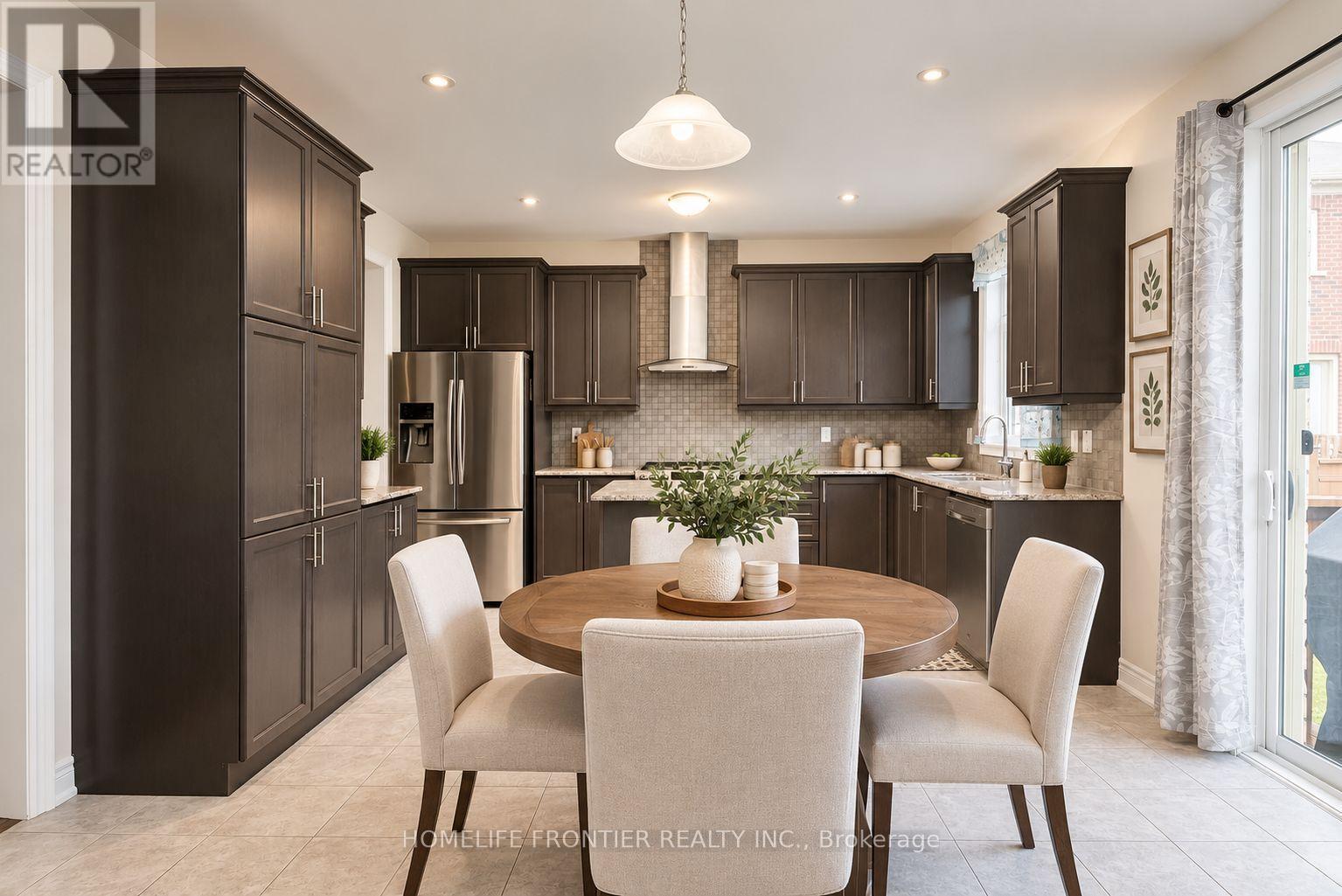 135 Ross Vennare Crescent, Vaughan, ON