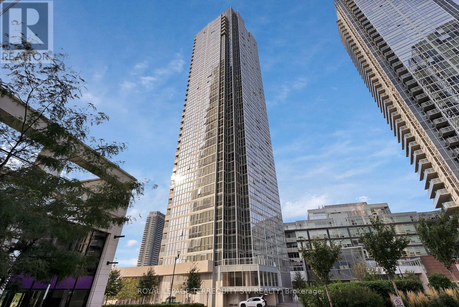 515 - 2916 Highway 7, Vaughan, ON