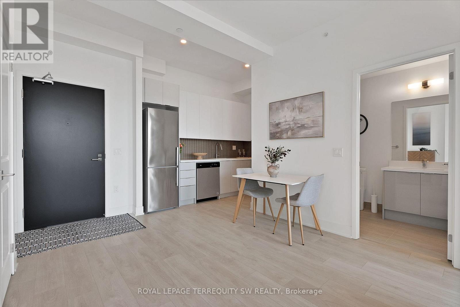 515 - 2916 Highway 7, Vaughan, ON