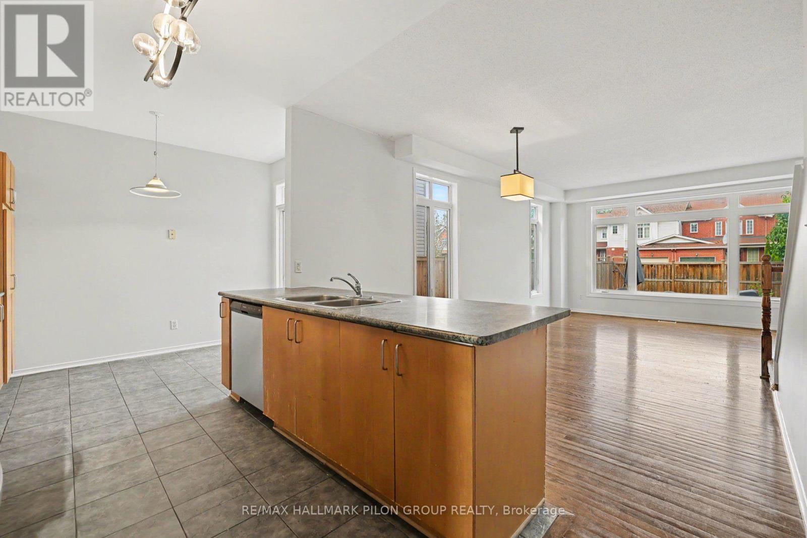 1395 Kitchener Avenue, Ottawa, ON