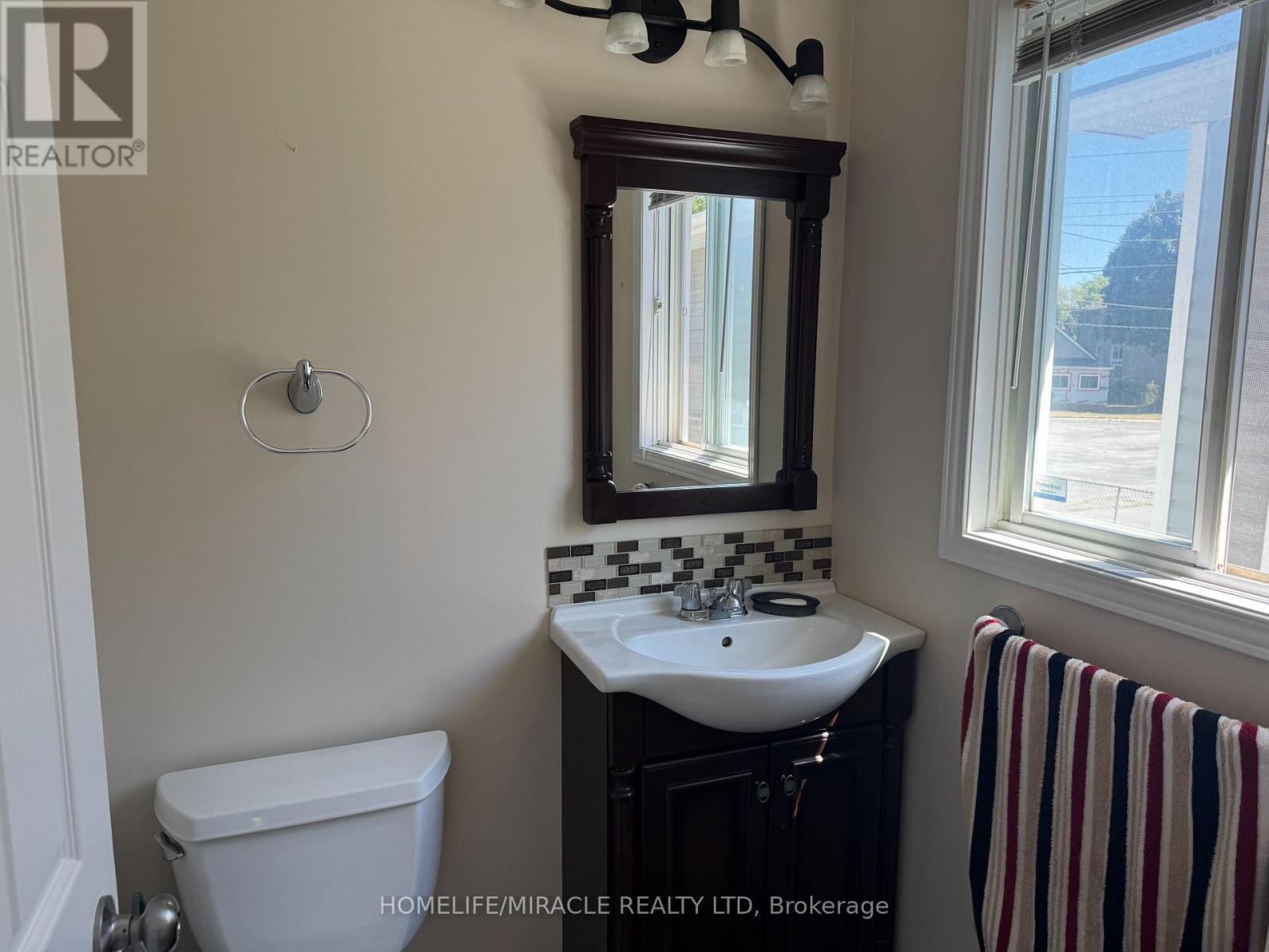 40 St Charles Street, Belleville, ON