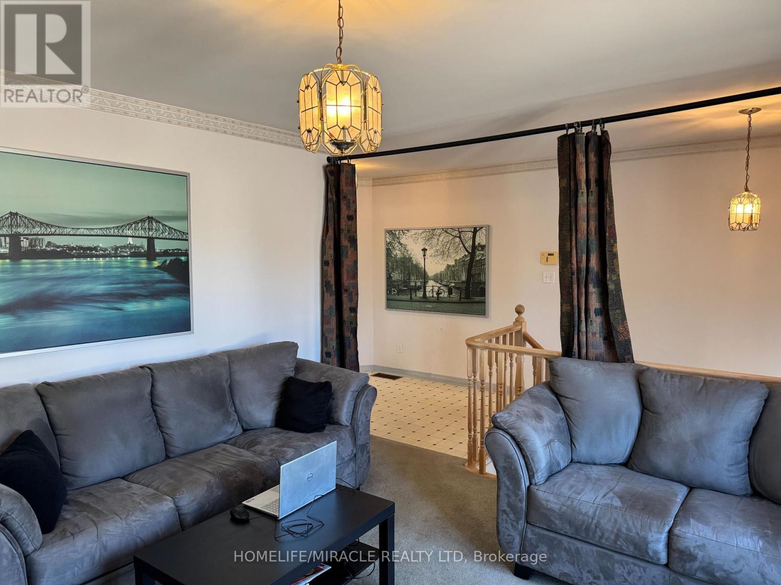 40 St Charles Street, Belleville, ON