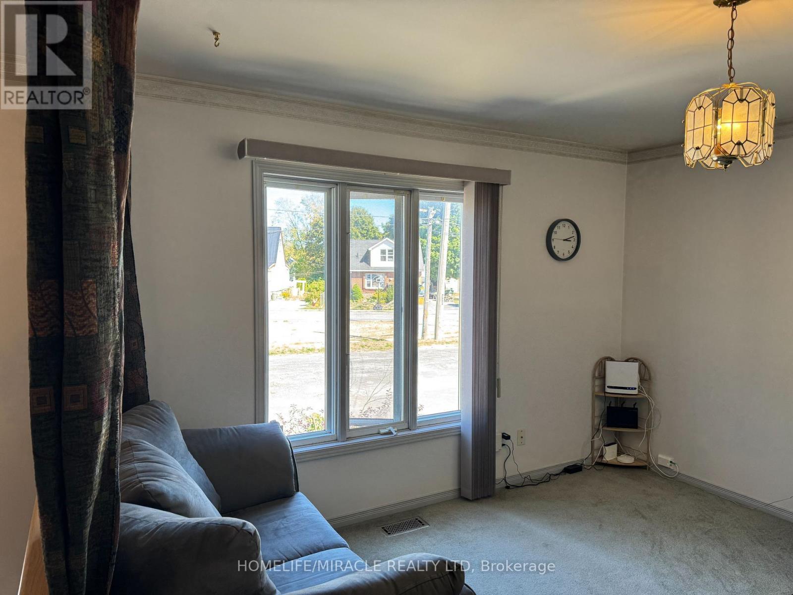 40 St Charles Street, Belleville, ON