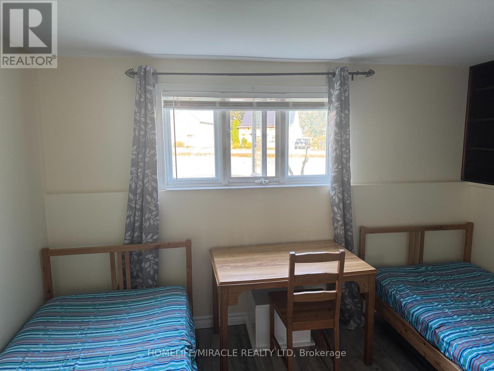 40 St Charles Street, Belleville, ON