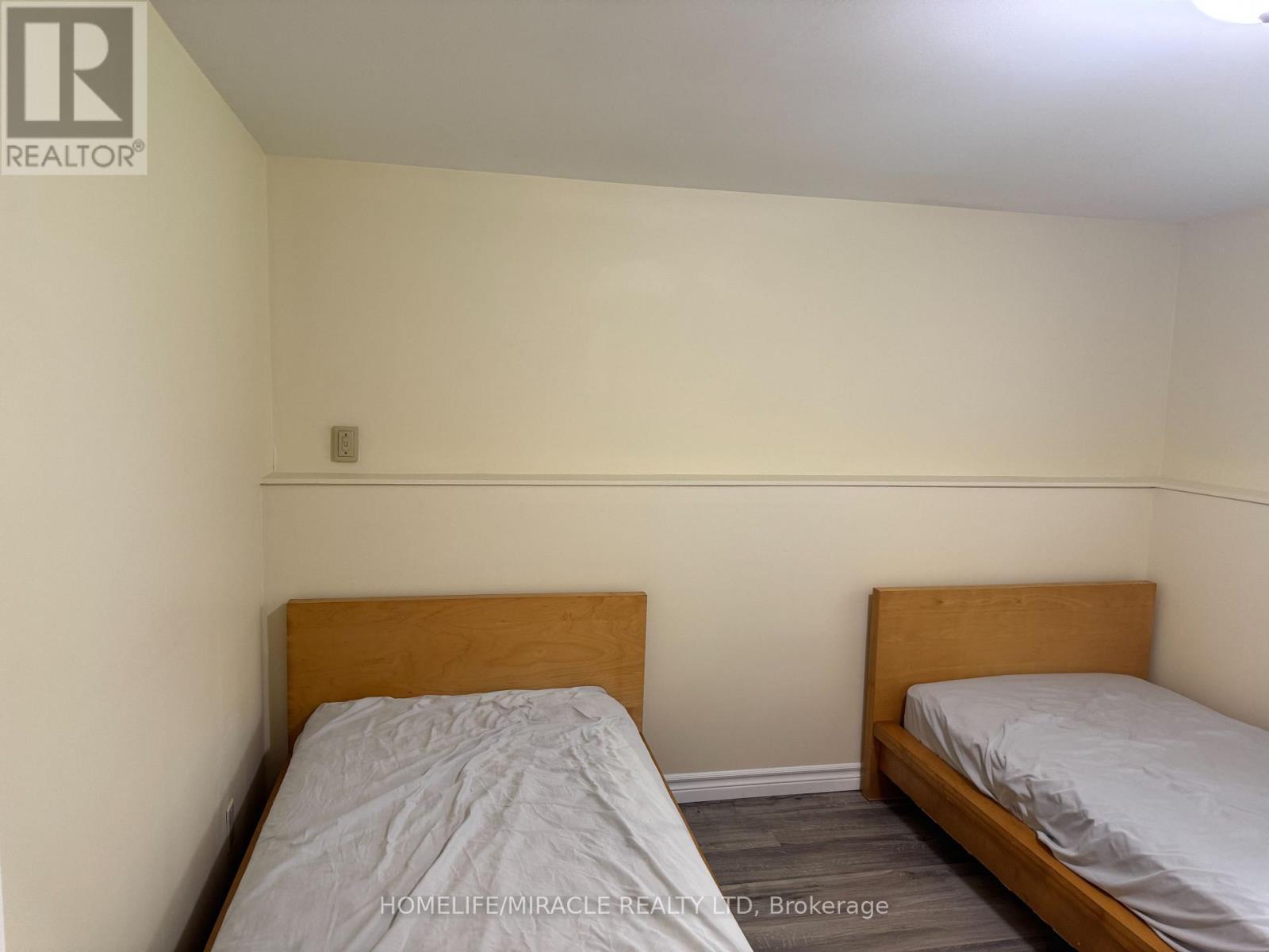 40 St Charles Street, Belleville, ON