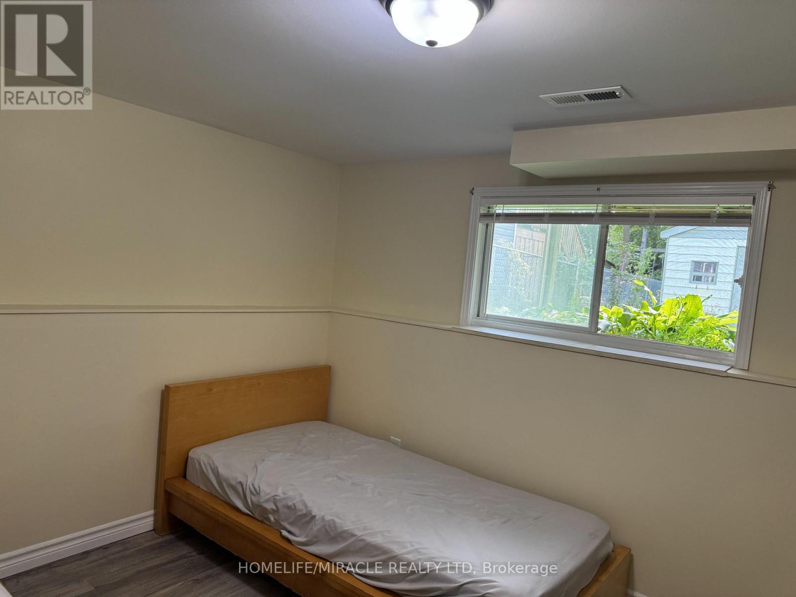 40 St Charles Street, Belleville, ON