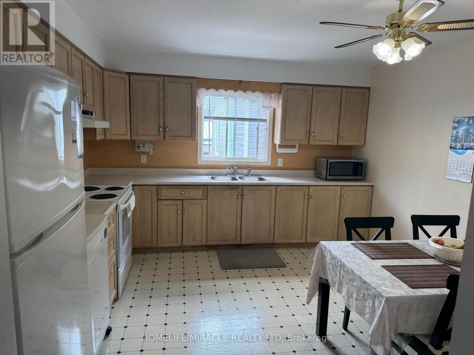 40 St Charles Street, Belleville, ON