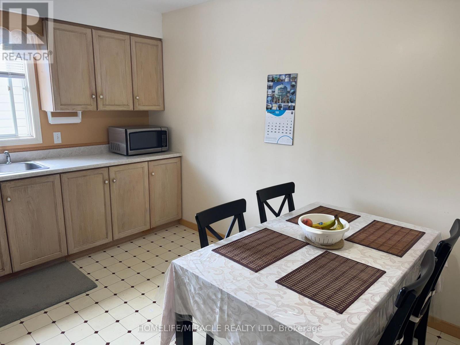 40 St Charles Street, Belleville, ON