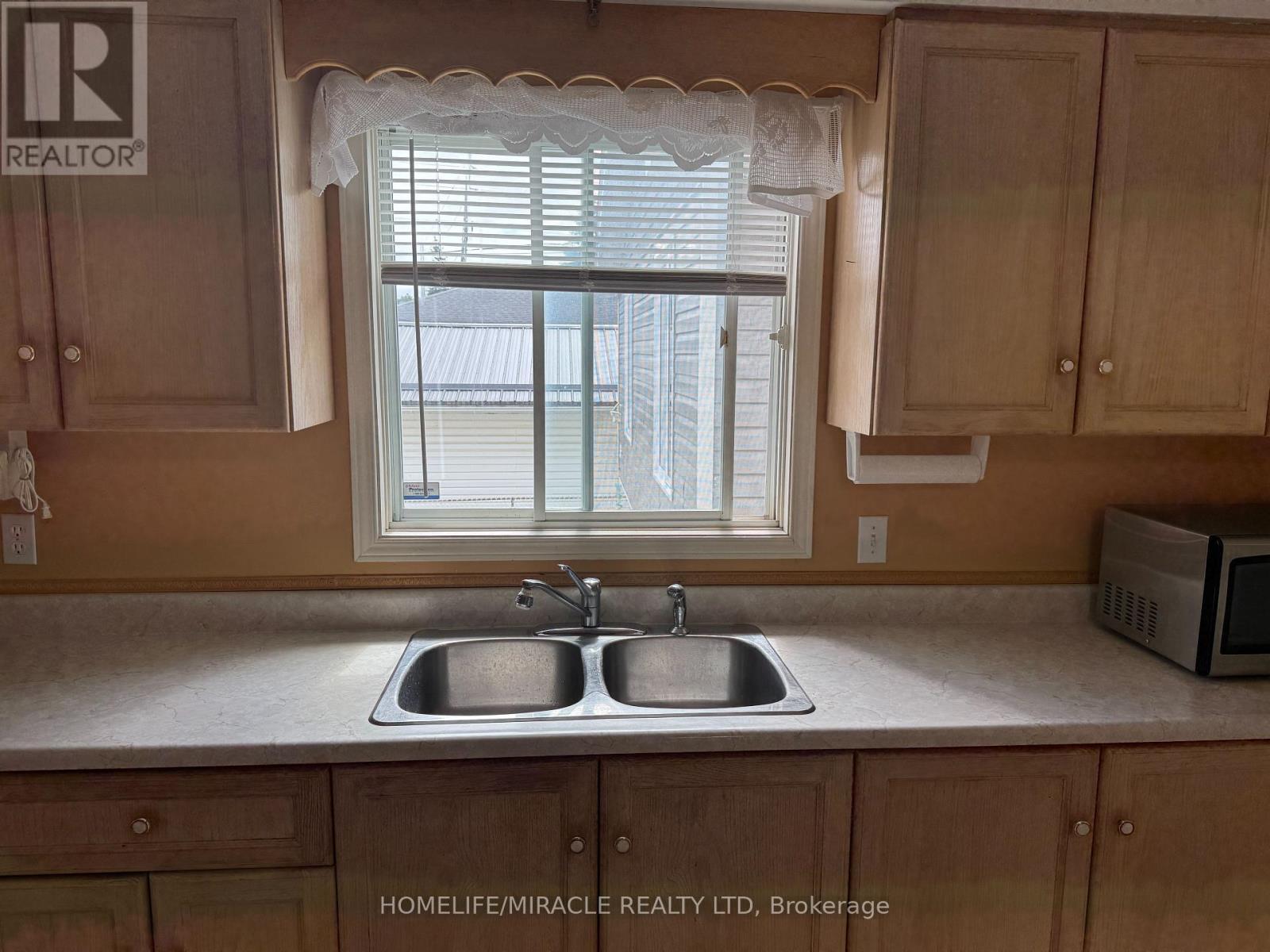 40 St Charles Street, Belleville, ON