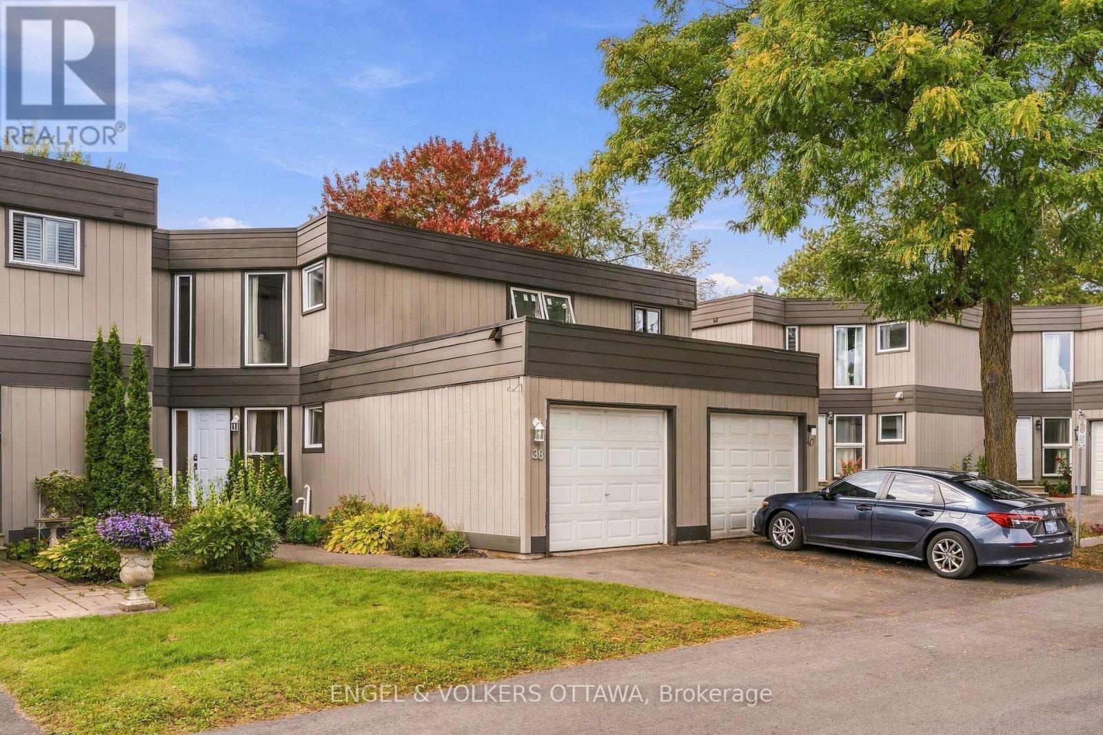 38 Compata Way, Ottawa, ON