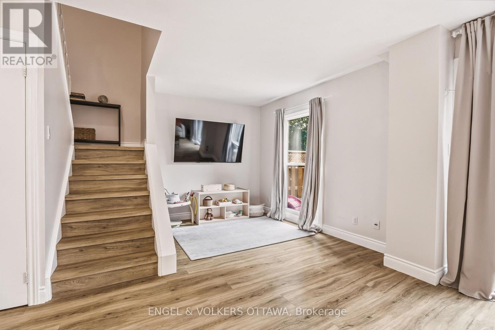 38 Compata Way, Ottawa, ON