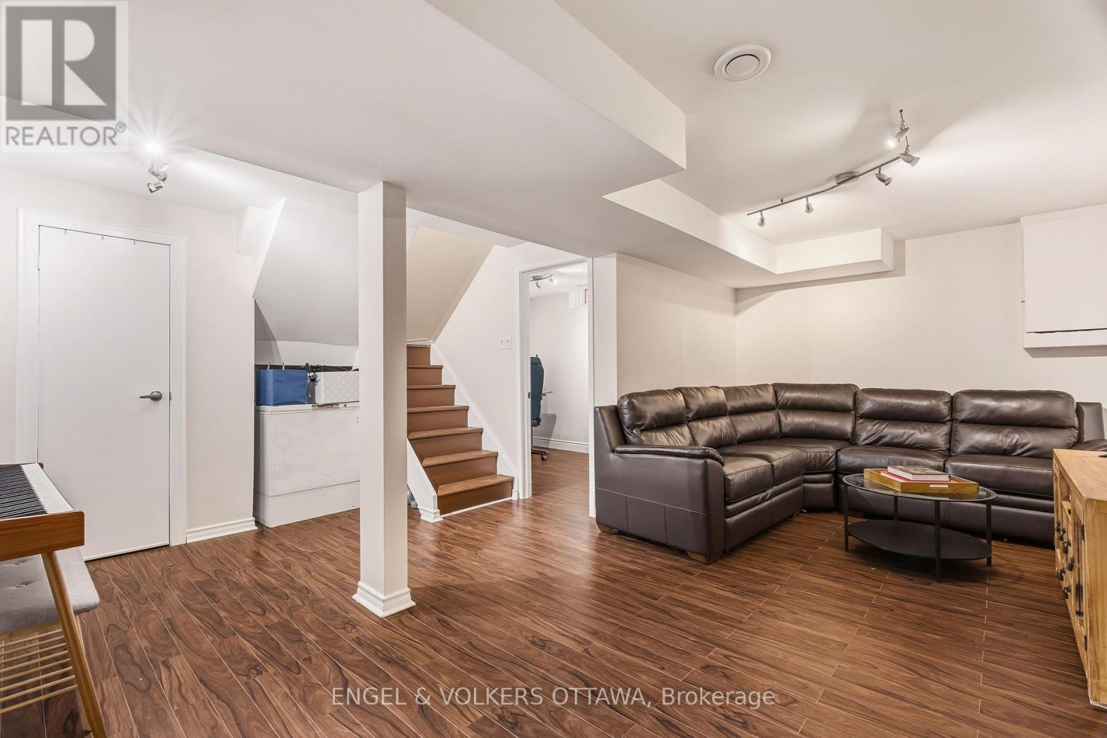 38 Compata Way, Ottawa, ON