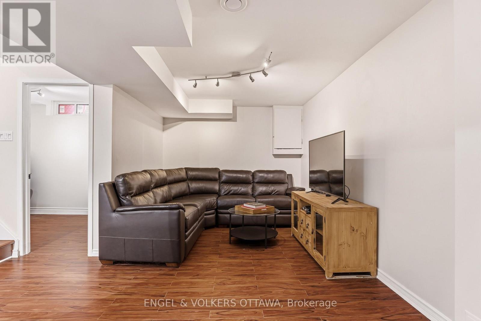 38 Compata Way, Ottawa, ON