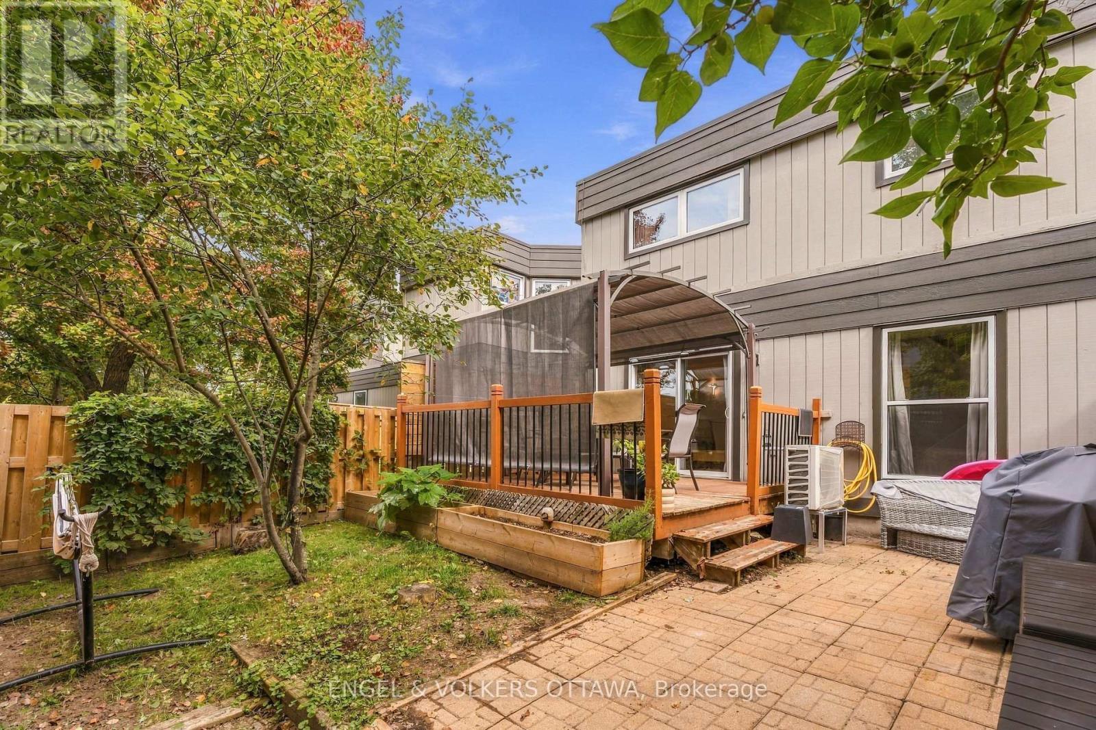 38 Compata Way, Ottawa, ON