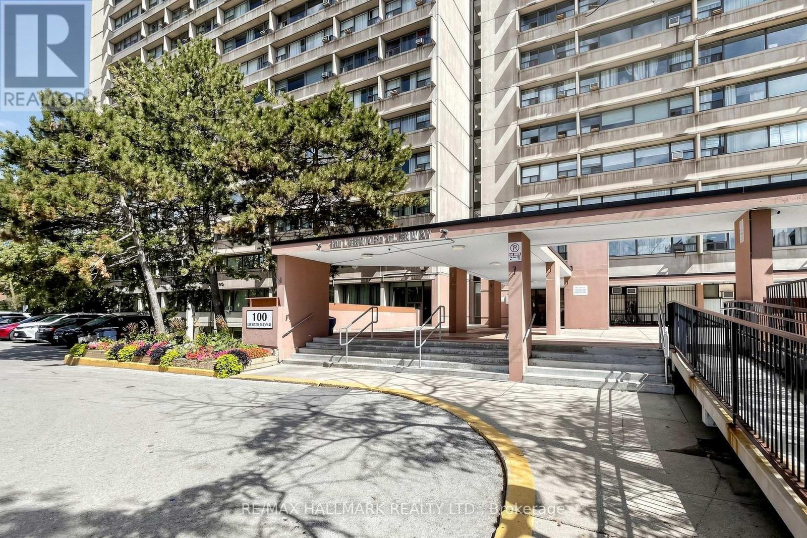 1512 - 100 Leeward Glenway, Toronto, ON