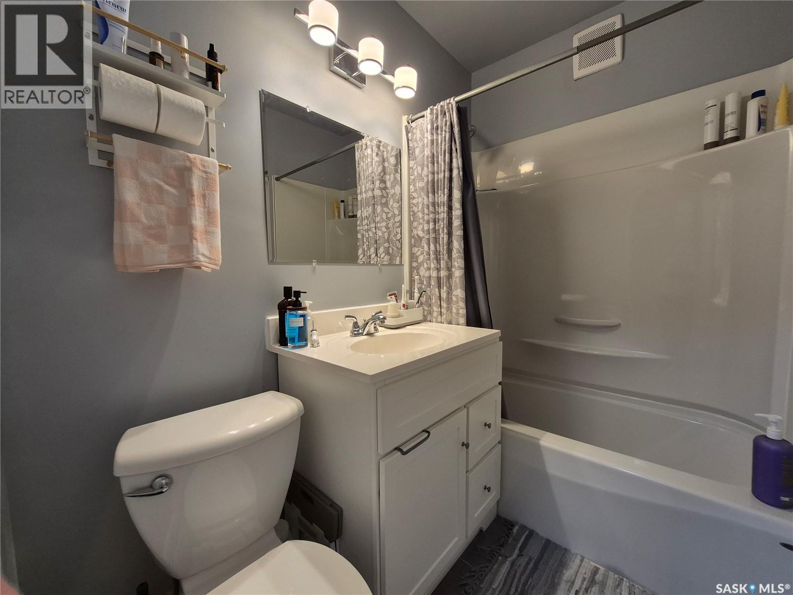 390 6Th Avenue Nw, Swift Current, SK