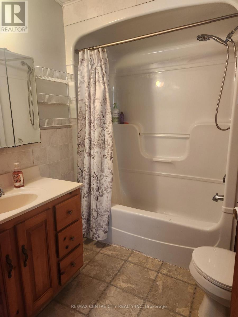 244 Elm Street W, Chatham-Kent (Bothwell), ON