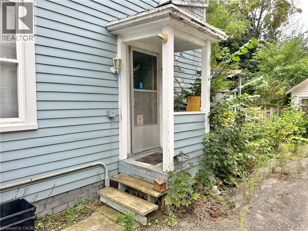 Side door goes into the kitchen - 128 Kent Street S, Simcoe, ON