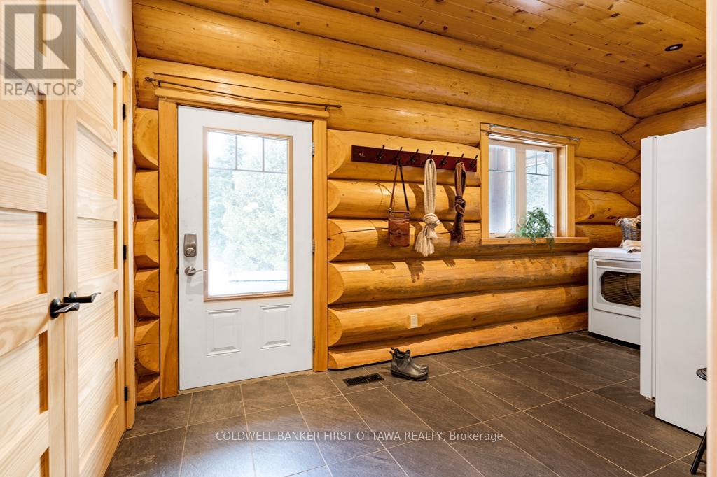 Mudroom with laundry station - 2467 Darling Road, Lanark Highlands, ON
