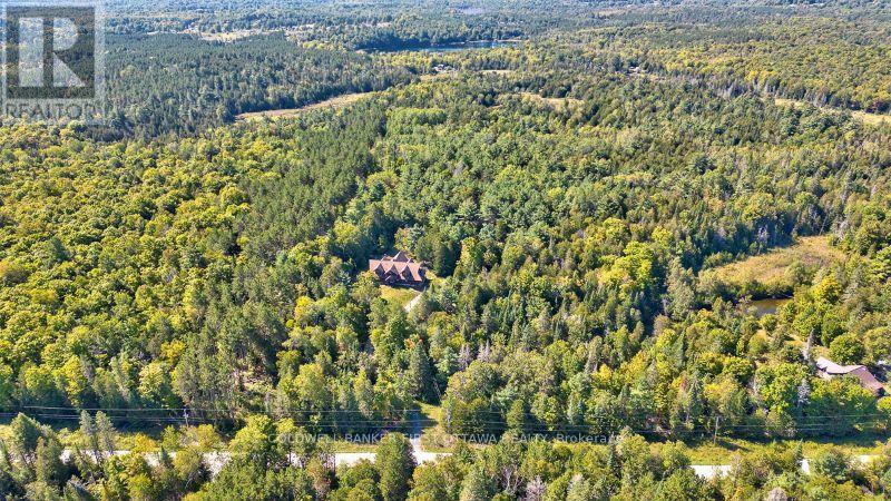 25 mins to Almonte and 45 mins Kanata - 2467 Darling Road, Lanark Highlands, ON
