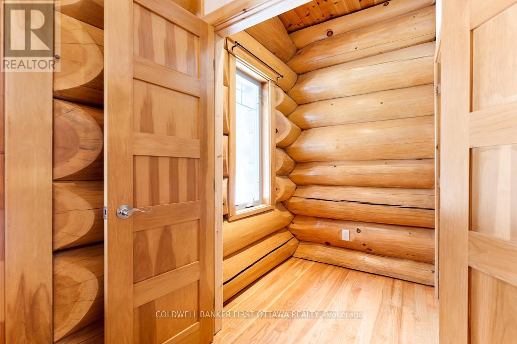 Front foyer walk-in closet - 2467 Darling Road, Lanark Highlands, ON